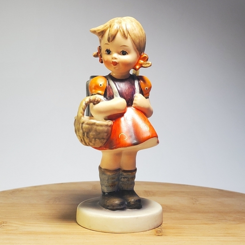 GOEBEL HUMMEL "School Girl" Figurine Stamped HUM # 81/0 TMK-3 | W. Germany EUC